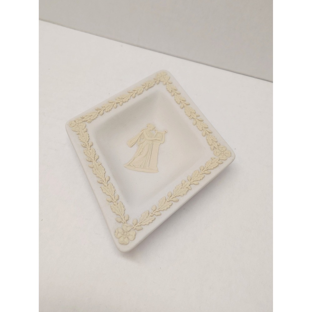 Vtg Wedgwood Jasperware Primrose on White Diamond Trinket Dish Collector Society